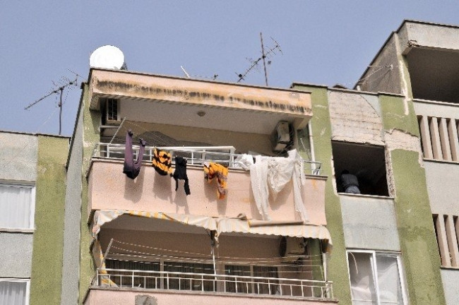 Mersin'de evde patlama: 1 ölü, 3 yaralı