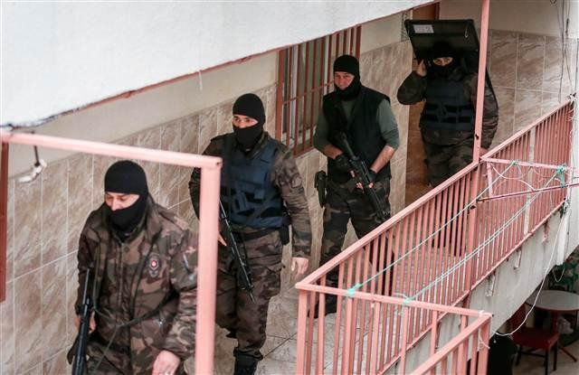 İstanbul'da şafak operasyonu