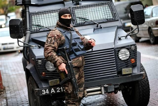 İstanbul'da şafak operasyonu