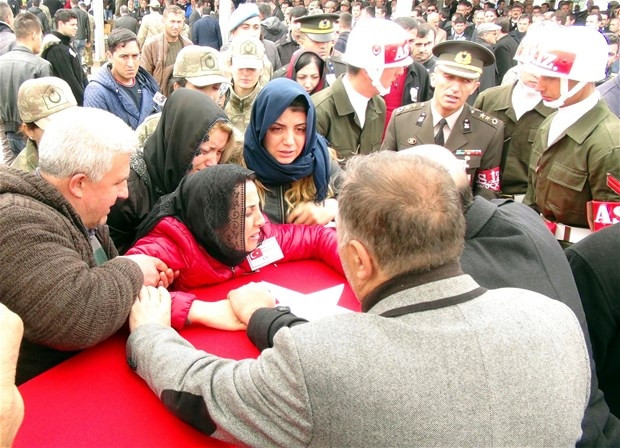 Şehit Yüzbaşı gözyaşlarıyla uğurlandı