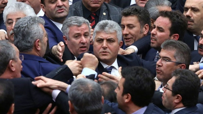 Meclis'te küfürlü kavga