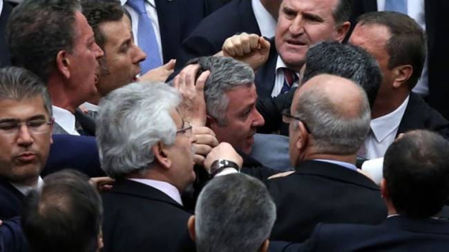 Meclis'te küfürlü kavga