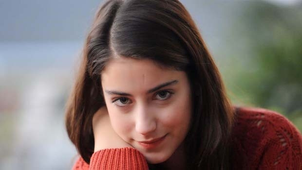 Hazal Kaya'dan kötü haber !