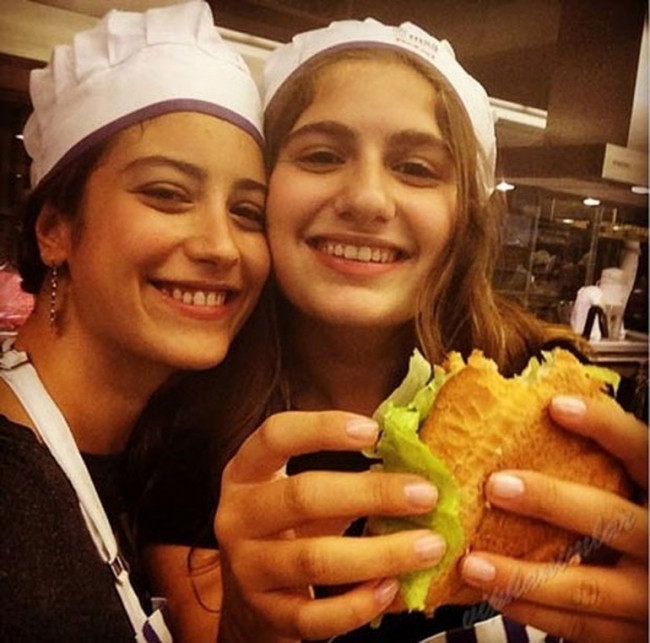 Hazal Kaya'dan kötü haber !