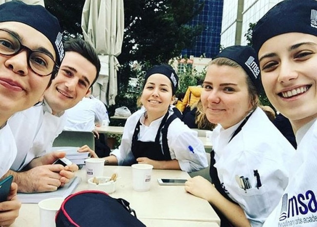 Hazal Kaya'dan kötü haber !