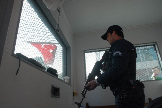 Sur'un dört bir yanına zırhlı güvenlik kulübesi yerleştirildi