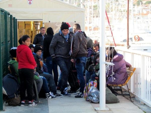 Botta yakalandı, kendini yerden yere attı