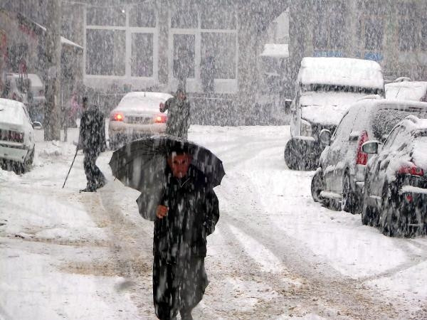 Mart'ın 30'unda lapa lapa kar yağdı