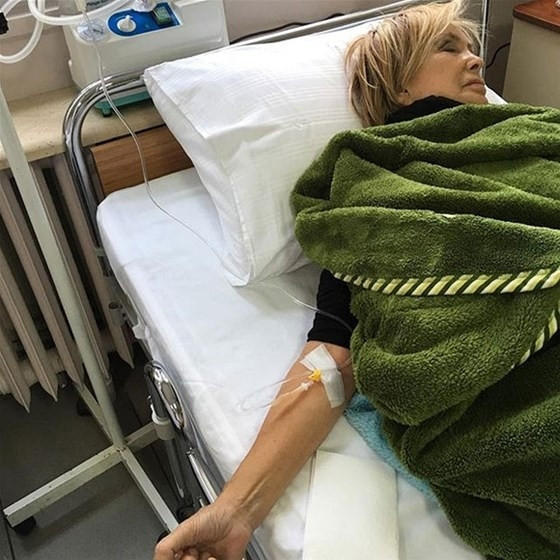 Filiz Akın hastaneye kaldırıldı