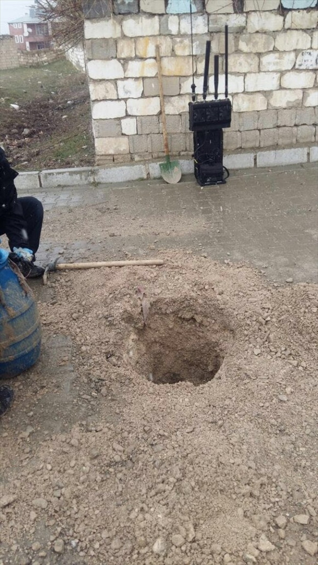 Van'da çok sayıda el yapımı patlayıcı ele geçirildi!