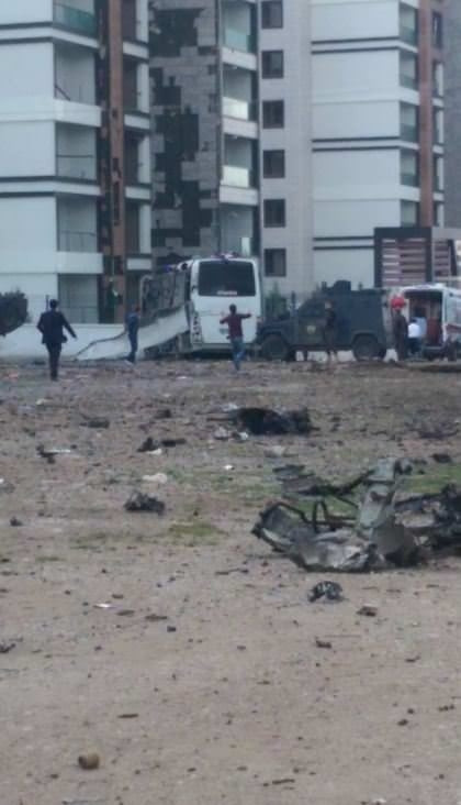 Diyarbakır'da bombalı saldırı: 7 şehit 27 yaralı