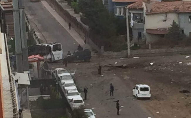Diyarbakır'da bombalı saldırı: 7 şehit 27 yaralı