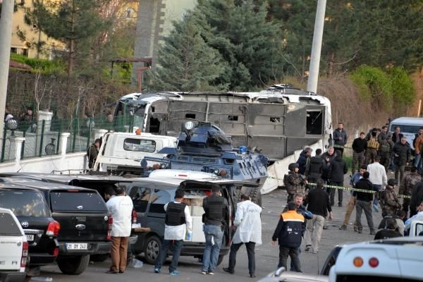 Diyarbakır'da bombalı saldırıdan ilk görüntüler