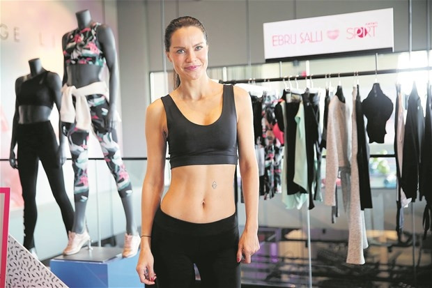 Ebru Şallı'dan vücut şov
