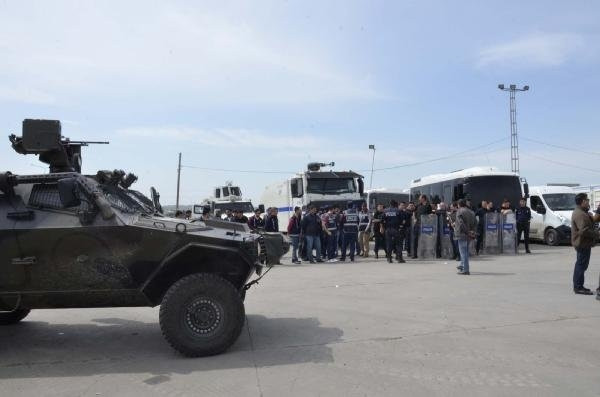 Halfeti'ye geçiş yok ! Polis didik didik arıyor