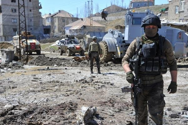 Yüksekova'ya özel harekat indirildi