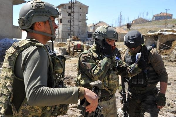 Yüksekova'ya özel harekat indirildi