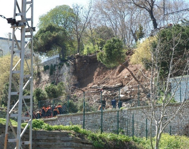 Gülhane Parkı'nda duvar çöktü: 2 ölü