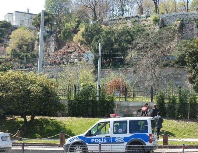 Gülhane Parkı'nda duvar çöktü: 2 ölü
