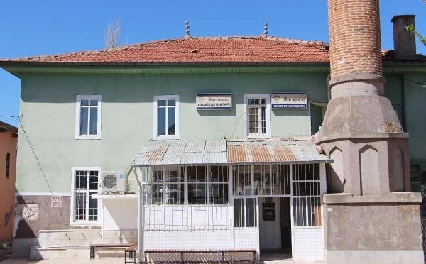 Kayıp kızlar cami odunluğunda bulundu !