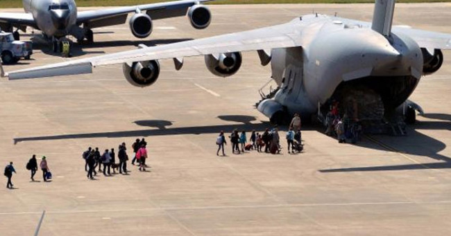 İncirlik 'te çocuklar ve kadınlar ülkelerine döndü