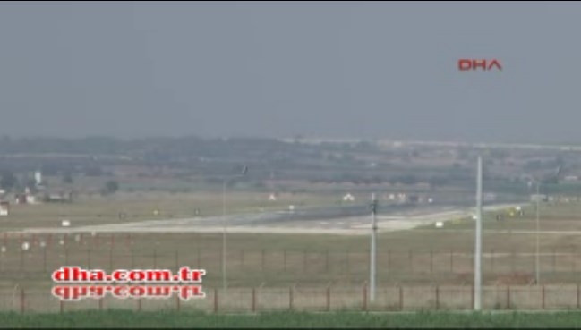 İncirlik 'te çocuklar ve kadınlar ülkelerine döndü