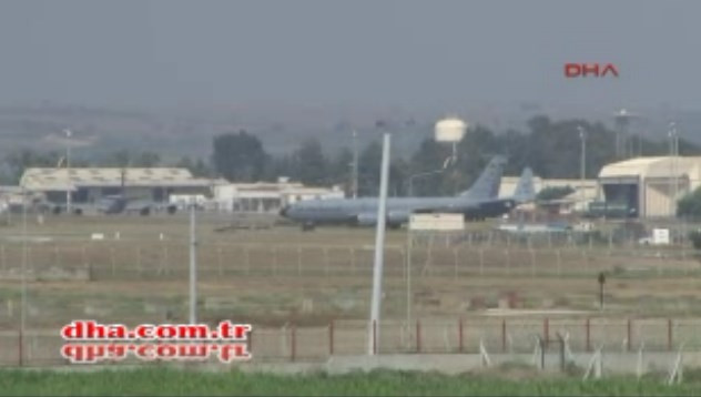 İncirlik 'te çocuklar ve kadınlar ülkelerine döndü
