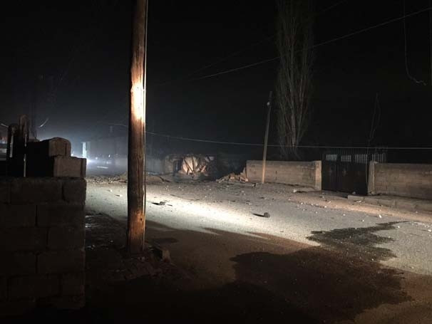 Araçları durdurup ateşe verdiler