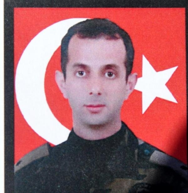 Şehidi 15 bin kişi uğurladı