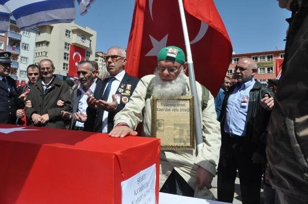 Şehidi 15 bin kişi uğurladı