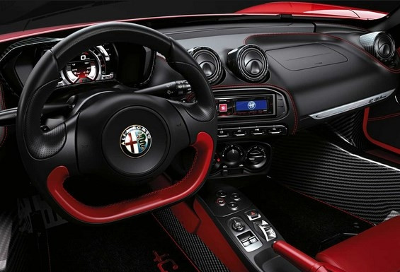 Alfa Romeo 4C Spider özellikleri nasıl?