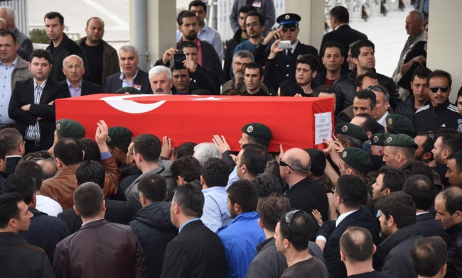 Şehit cenazesinde gerginlik !
