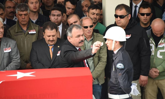 Şehit cenazesinde gerginlik !