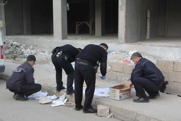 Kimlik numaraları sokağa saçılmış!