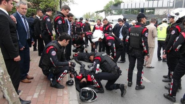 Yunus ekibi taksinin kapısına çarptı