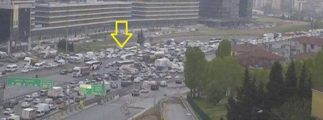 İstanbul'da feci kaza: 13 araç birbirine girdi