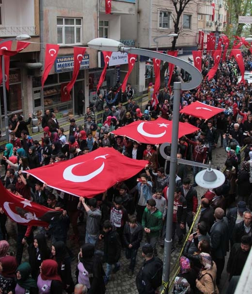 Şehit Cantürk'ü 10 bin kişi uğurladı