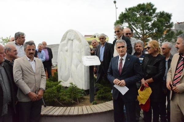 'Adem İle Havva' Heykelinde 'Müstehcenlik' Tartışmas