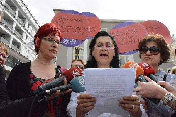 'Adem İle Havva' Heykelinde 'Müstehcenlik' Tartışmas