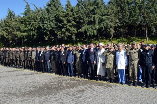 Şehidin tabutunu kimseye bırakmadılar