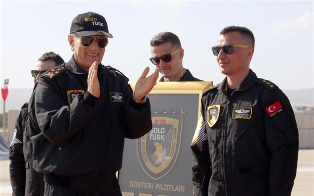 Solotürk 5'nci yaş gününde şehitler için uçtu
