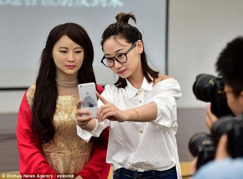 Yeni nesil robot: Jia Jia
