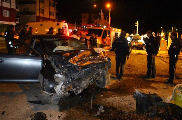 Gece yarısı trafik kazası: 3 yaralı