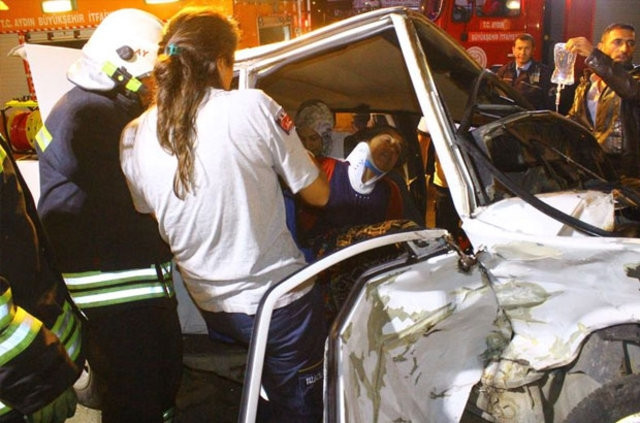 Gece yarısı trafik kazası: 3 yaralı
