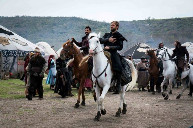 Diriliş Ertuğrul dizisinde şok ayrılık !