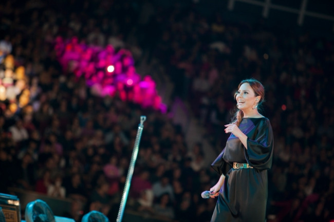 Ebru Gündeş konserlerini bakın neden iptal etmemiş !