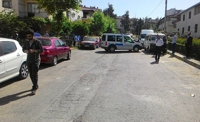 İzmir’de Anne İle Oğluna Arabada İnfaz
