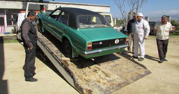 Sakladığı otomobilini 37 yıl sonra çıkardı