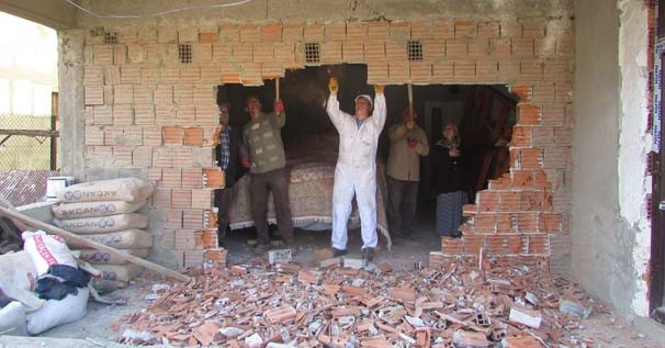 Hapsettiği otomobilini 37 yıl sonra ilk kez çıkardı