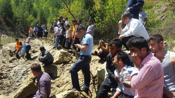 Nehre düşen iki kız kardeşin cesetleri bulundu